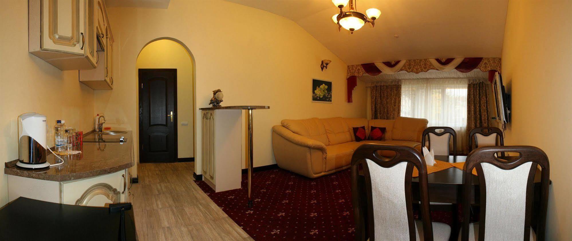 Hotel Leotel Liov Cameră foto